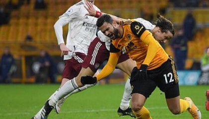 1xbet- 阿森纳抗议裁判漏判点球，阿尔特塔怒斥VAR不公  